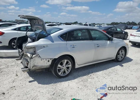 2015 Nissan Altima 2.5 z USA, uszkodzony, nr VIN 1N4AL3AP5FN327102